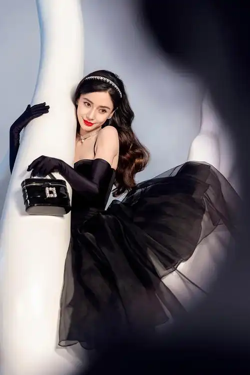 万有颖力 永恒优雅 roger vivier 品牌代言人杨颖_品牌新闻_潮流服饰