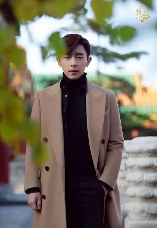 邓伦:首部电影遭遇腰斩,时尚代言却拿到手软-第17张图片-绍兴汽车网