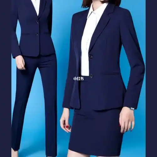 出一套深蓝色西装套装