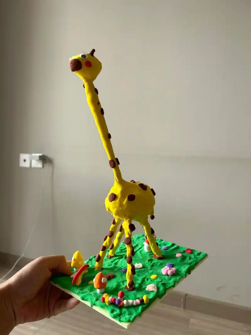 粘土长颈鹿 都是孩子们做的 满满成就感