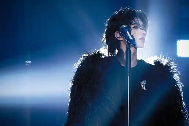 蔡徐坤新歌spotlight