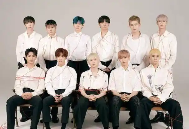 r1se解散后团魂仍存在,翟潇闻公开比手势,任豪手机壳亮了_张颜_何洛洛