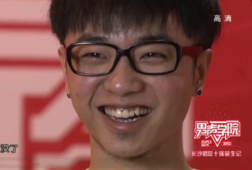 华晨宇被曝植发整容十年容貌变化对比锥子脸五官越来越精致