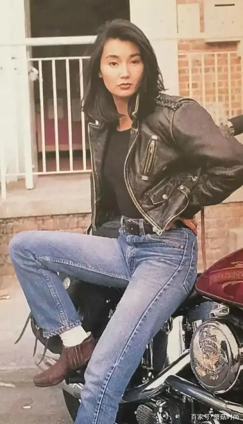 80年代的复古港风get到了,优雅又日常