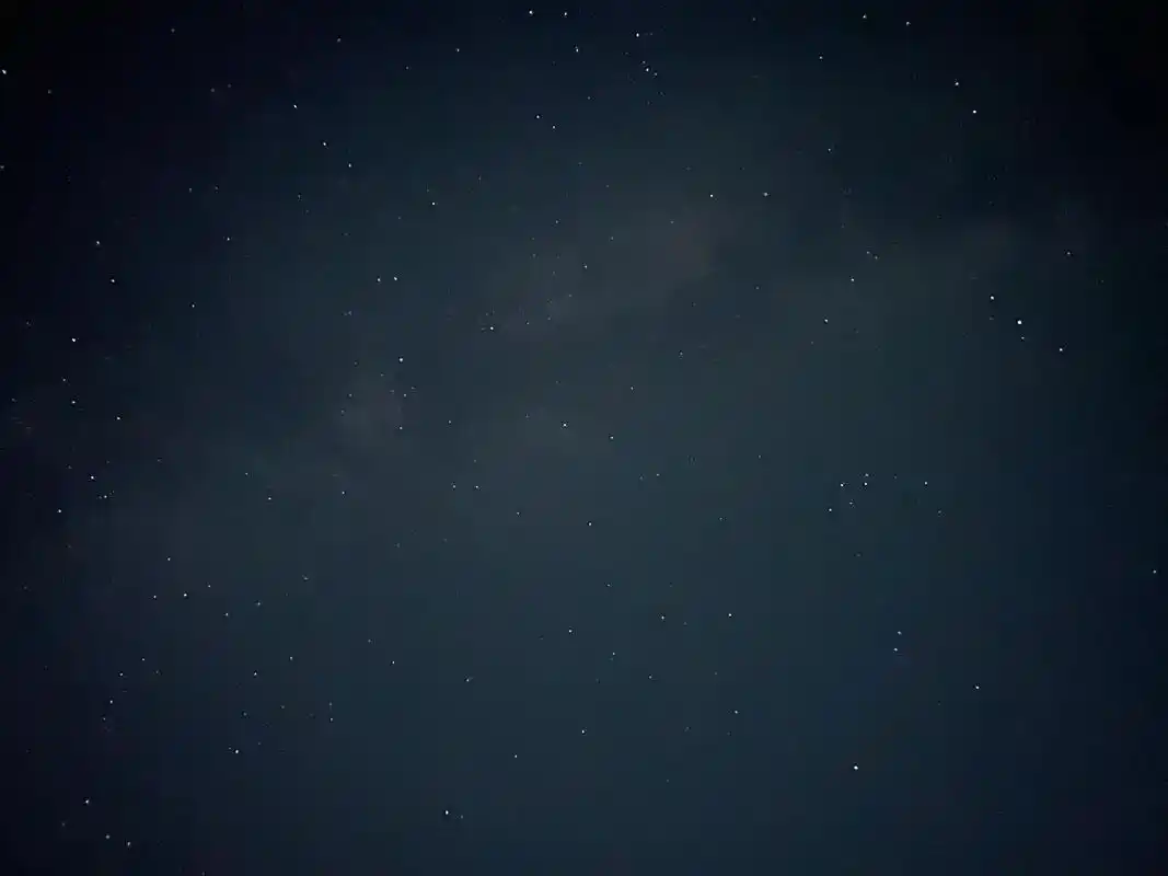 孤独一人欣赏那安静的夜景 #星空91 #夜晚的星星78 - 抖音