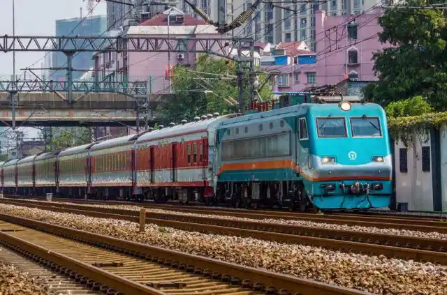 中国唯一的"宾馆"火车:从夜晚出发凌晨就到达,中途却不停车?