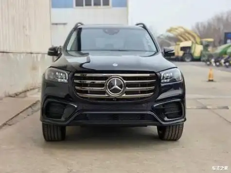 2款奔驰gls450内饰可选高等真皮以及实木-真皮组合,囊括桉木内饰,纵纹