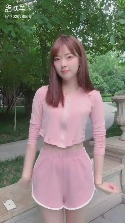 春晓本人: 听说你们喜欢干净的女孩子我把钱花干净了