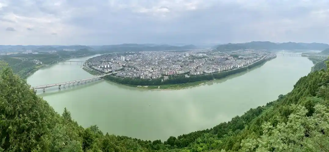 难得的阆中古城全景照片