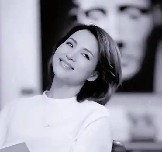 最后,即便董卿老师现在还不出镜,我们也祝福董卿生日快乐,同时我们也