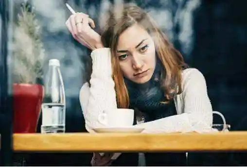 最近心情郁闷烦的说说心酸心累很想哭的心情句子