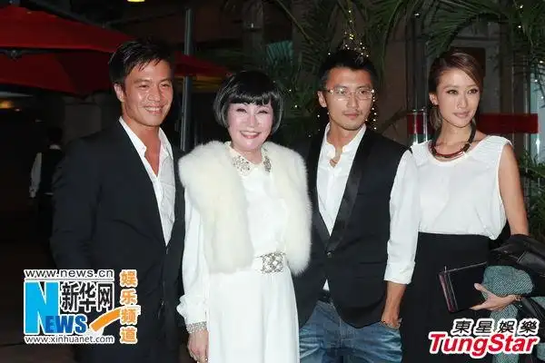 图:狄波拉庆生不见俩爱孙 曝哭着陪谢霆锋做手术