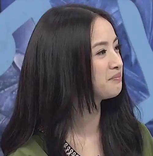 电影说爱你海报 【关于表情】 同样是笑 2005年 2015年 同样缩下巴