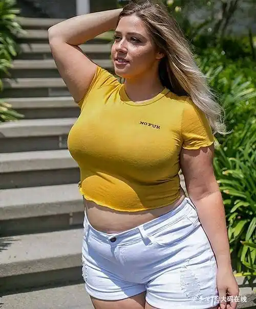 国外大码模特埃拉娜·布莱恩(ellana·bryan)_体重_身高_adore