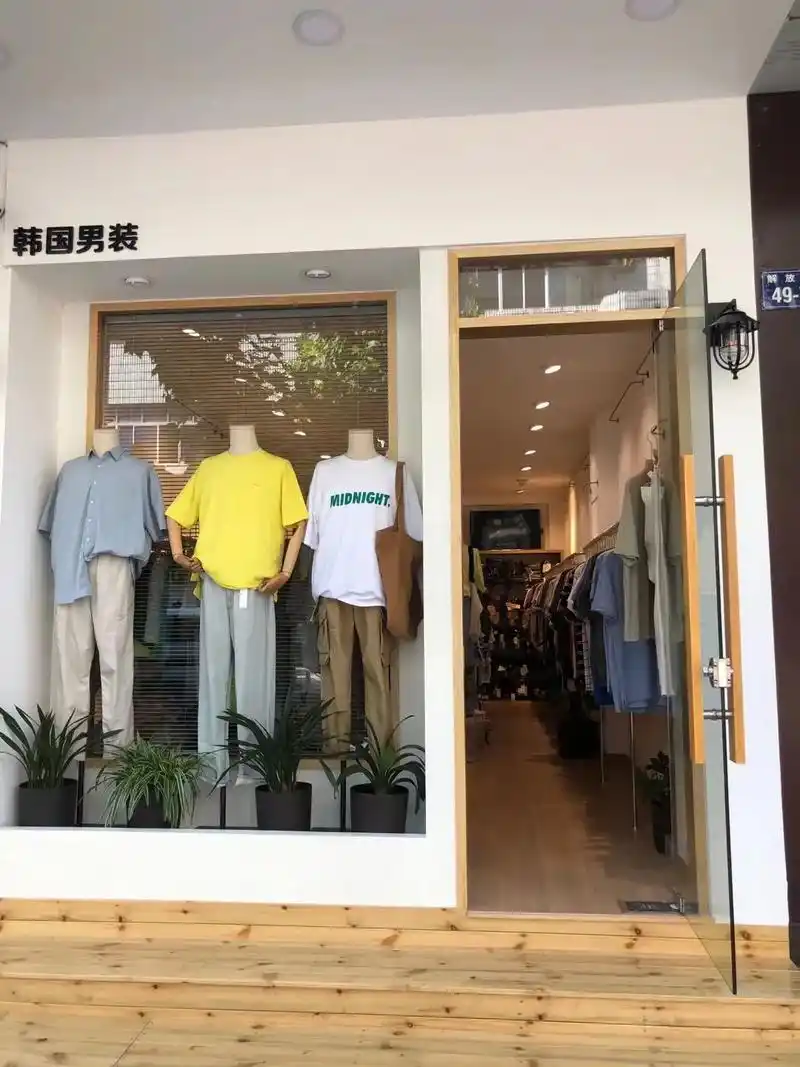 男装店搭配不锈钢展示架的效果怎么样呢