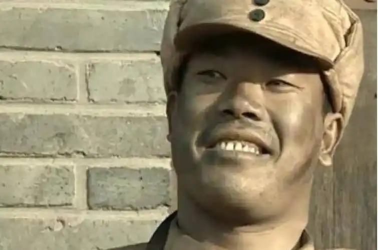 亮剑中最亮眼的龙套小兵,王有胜的表情不算啥,他的演技更爆表_王奎喜