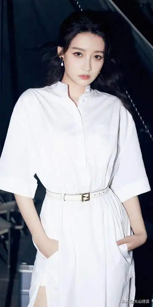 孙怡最新一组精彩写真,一身紫色流苏短裙绝美之极,实在太惊艳!