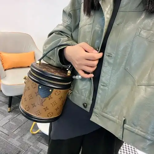 lv饭桶包真的好背吗