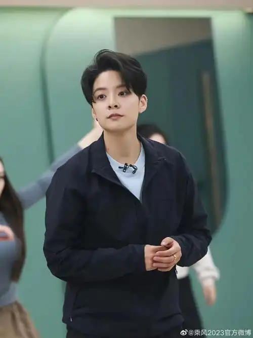 膨友你好丨刘逸云amberliu93年的她一点都不慌