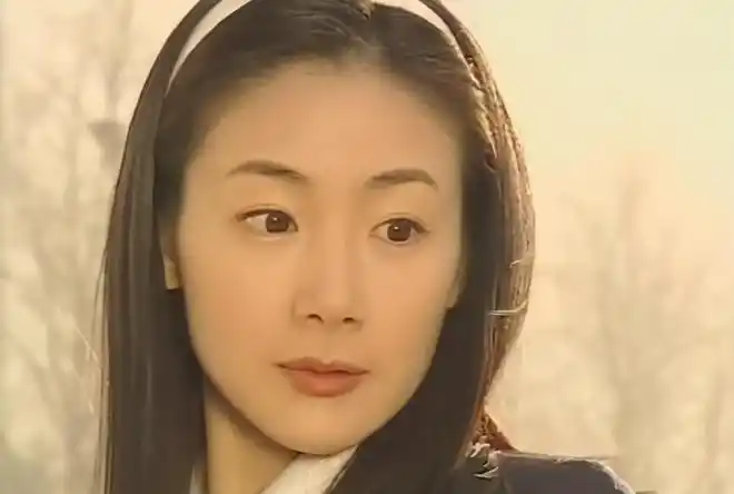 抱婴儿拍广告母爱满满,女团身材太惹眼|蕾丝|家居服|冬季恋歌|减龄