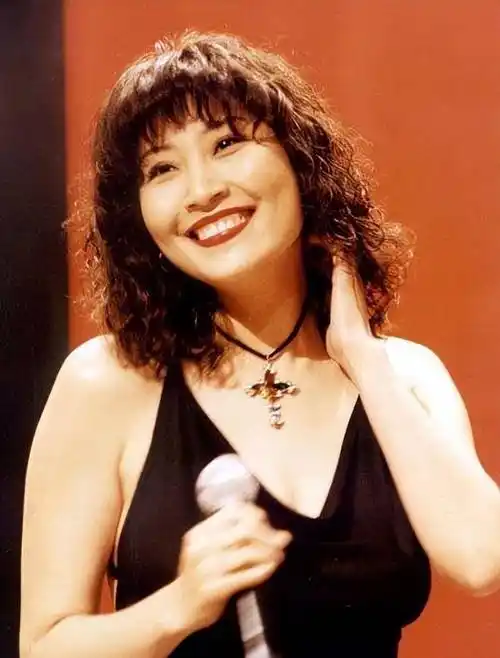 曲意奉承不可取打一港台歌星(曲意奉承不可取打一港