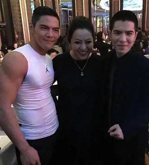 萧敬腾:认向华强当干爹,自己住8层别墅,雨神人设深入人心