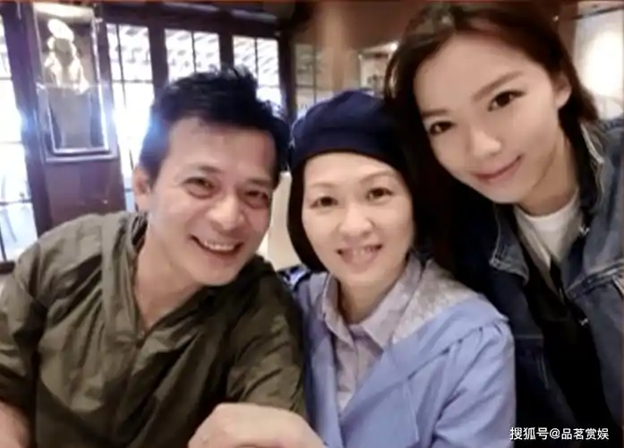 演员黄日华:演员妻子因病离世快4年了,他的选择和坚持让人泪目_成为了