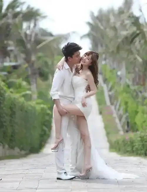 李小璐和贾乃亮的婚纱照