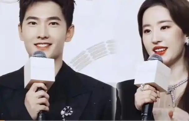 刘亦菲杨洋同框拥抱!