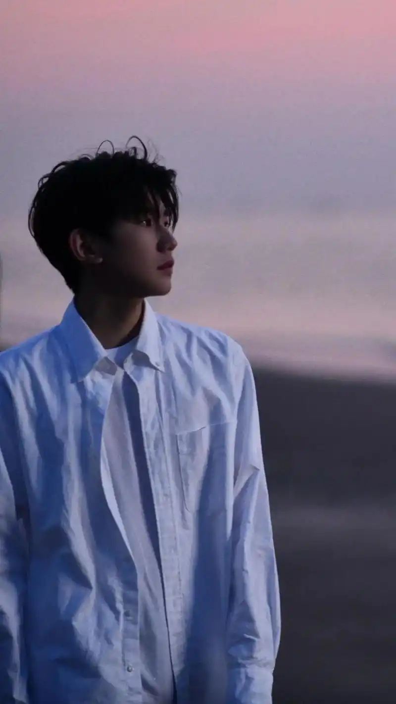 王源壁纸点左下角搜qwq6下载无水印