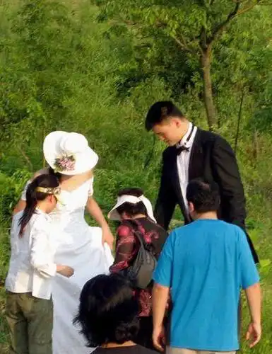 组图雄伟新郎性感新娘姚明叶莉婚纱照全集