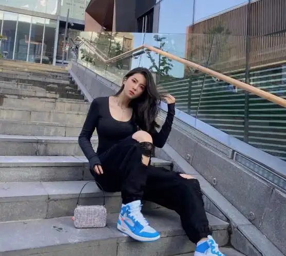 刘晓宇前女友钟鹿纯晒新照!