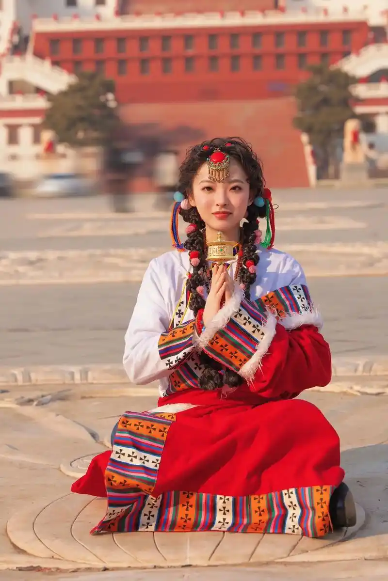 我家小仙女拍了一组藏服……#总要拍一次藏服写真吧 #藏族姑娘