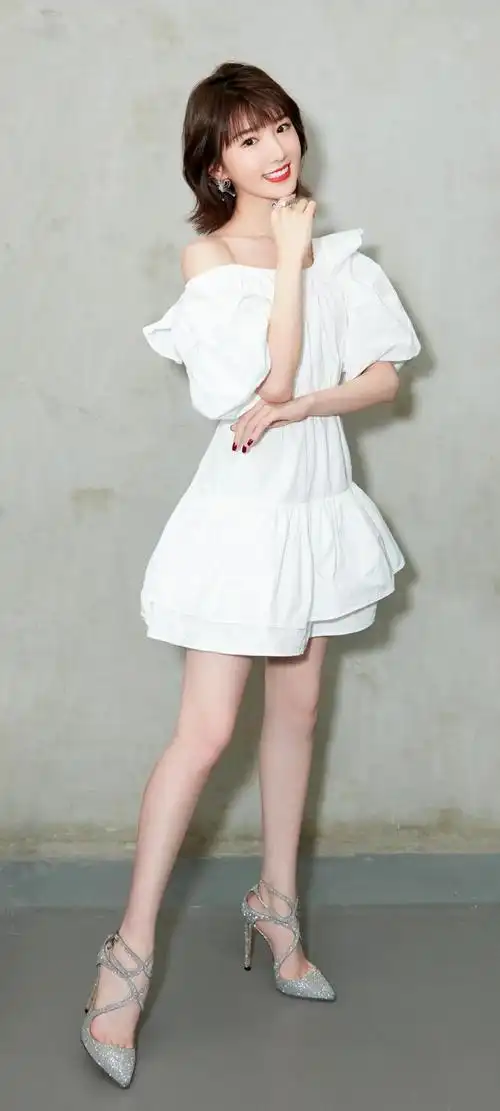 壁纸身材饱满性感撩人毛晓彤