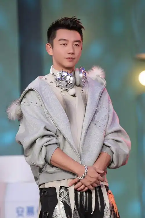 郑恺超话#重生之我在千禧年代奔跑吧#