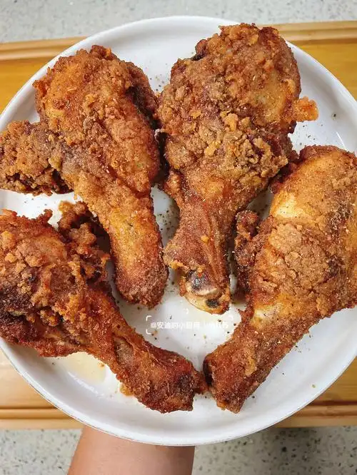 炸鸡腿,可泰香了~78737373食材:鸡腿4个;979797做法