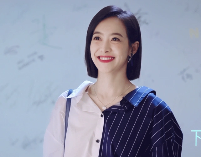 宋茜短发霸气当看到她的长发校服照只想叫一声校花学姐