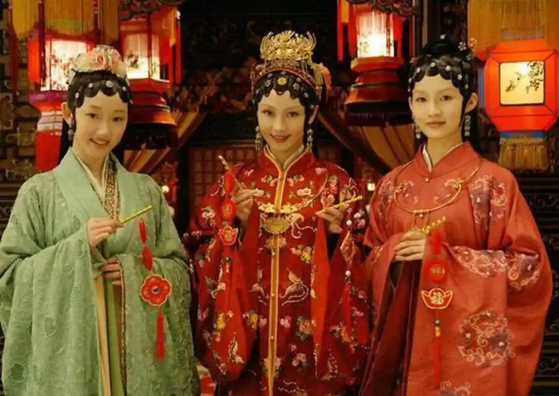 王熙凤的结局是什么?2010版《红楼梦》中她是第几集出现的?