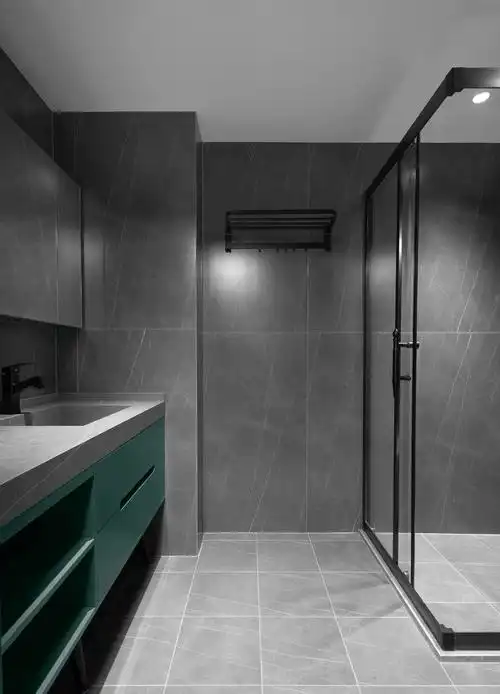 现代简约高级灰卫生间装修效果图