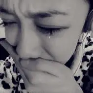 女生流泪头像痛哭流泪的伤感头像女生图片大全