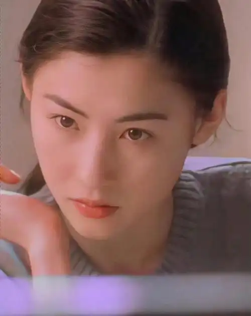 好神奇啊,张柏芝单看五官也惊为天人,皮相骨相都是完美的存在啊!