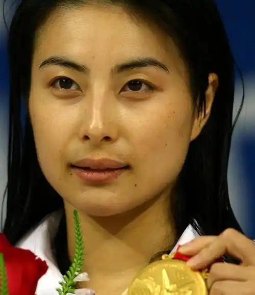 郭晶晶终于摊牌不"装"了?新身份引人沸腾,揭开隐藏许久的真相