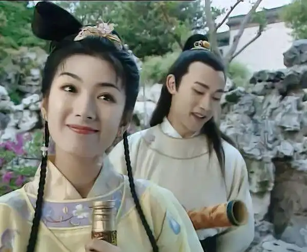 当年没注意,现在发现,新婚夜齐天磊对李玉湖处处都是防备和试探