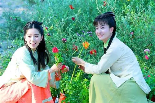 新版《新京华烟云》曝阚清子特辑 淡雅素净再塑经典形象(2)_电视剧