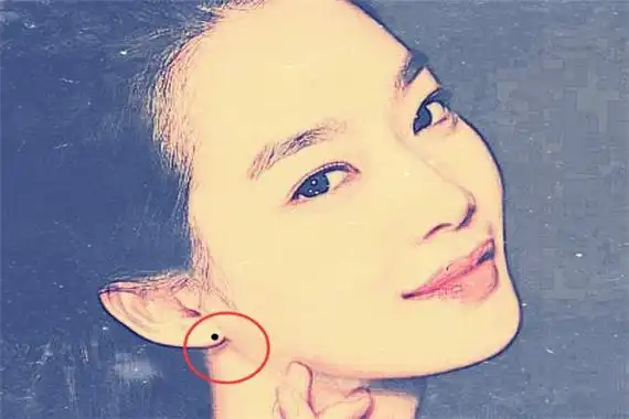 八,女人耳朵长痣