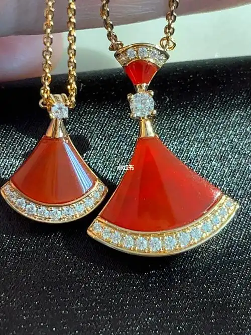 宝格丽红玉髓小扇子大扇子项链