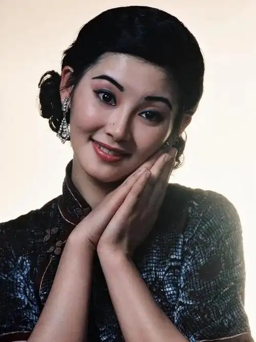 徐帆舞台照穿旗袍,韵味十足!_高清图集_新浪网