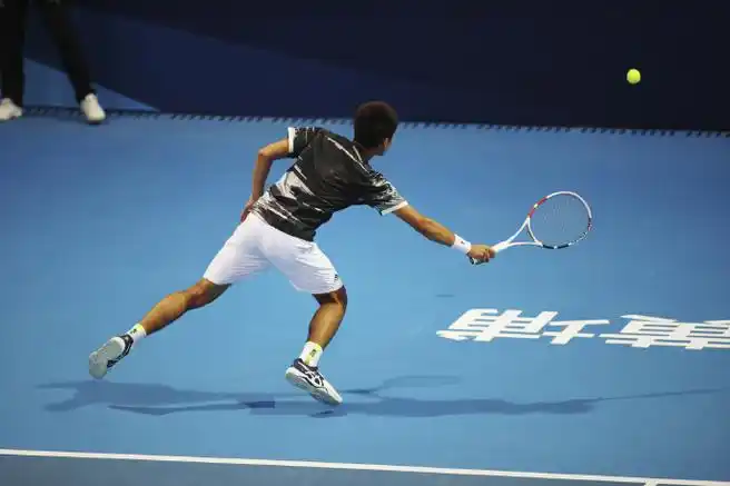 17岁青春无敌,被迷妹惊呼酷似刘昊然那般清秀帅气的网球小哥哥!