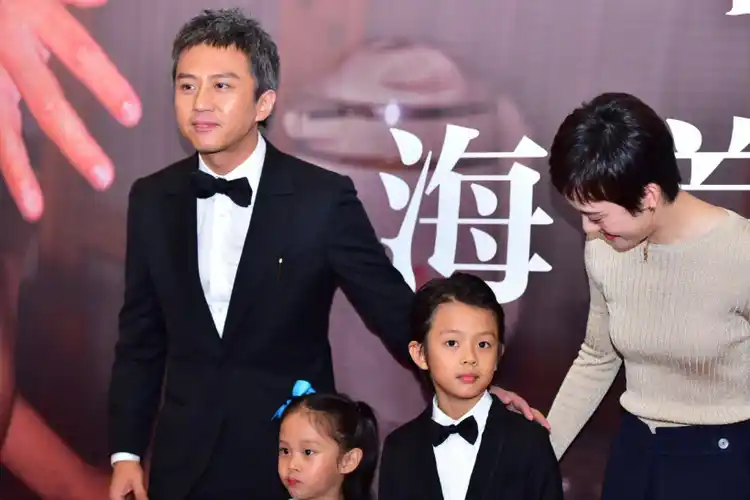 宋小宝的"龙凤胎",完美避开父亲基因颜值超高,网友:真会挑