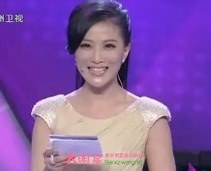 因此在学校的时候陈怡就担任过主持人